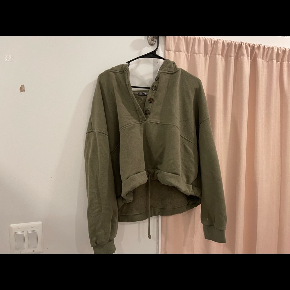 cropped green sweatshirt